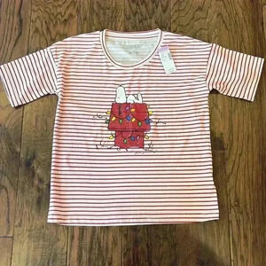 NWT Peanuts Snoopy Christmas tee